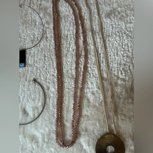 Five necklaces - Picture 4 of 7